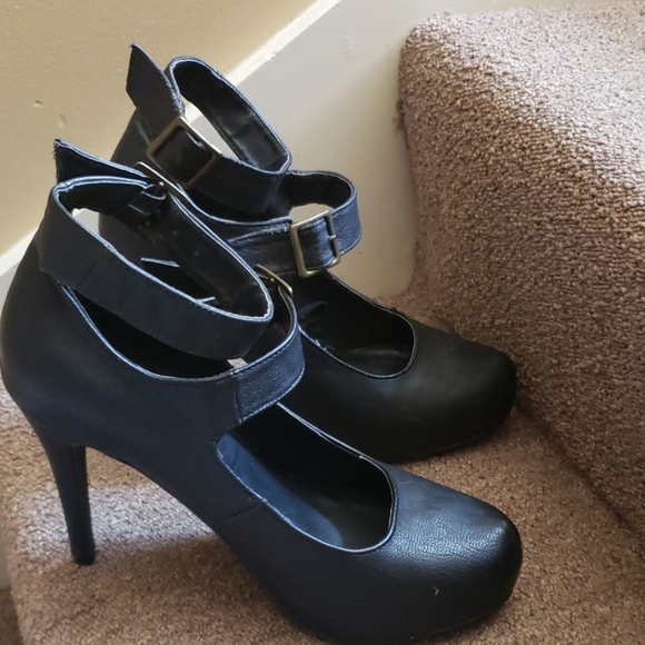 Shoes - Picture 3 of 3